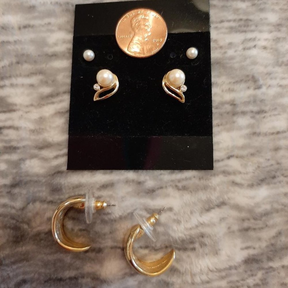 Bundle of 3 prs gold tone and faux pearl earrings